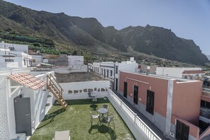 Outdoor dining - La Palma: Quiet Room with Shared Terrace and Wi-Fi in Garachico (Garachico)