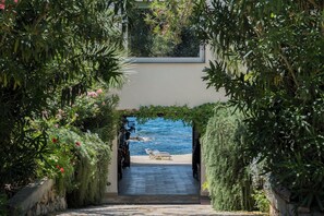 Property grounds - Estiva - Three Bedroom Villa, Sleeps 6 (Brucoli)
