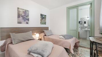 Bügeleisen/Bügelbrett, WLAN, Bettwäsche