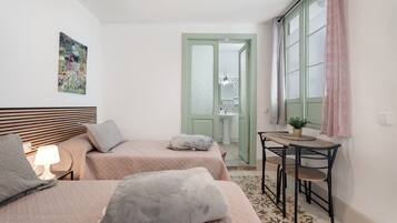 Iron/ironing board, WiFi, bed sheets