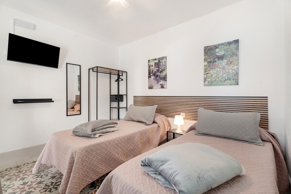 Iron/ironing board, WiFi, bed sheets