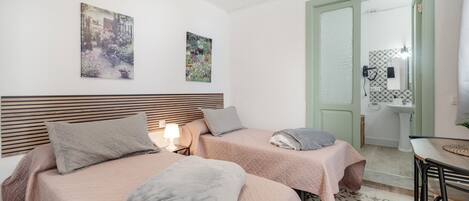 Iron/ironing board, WiFi, bed sheets