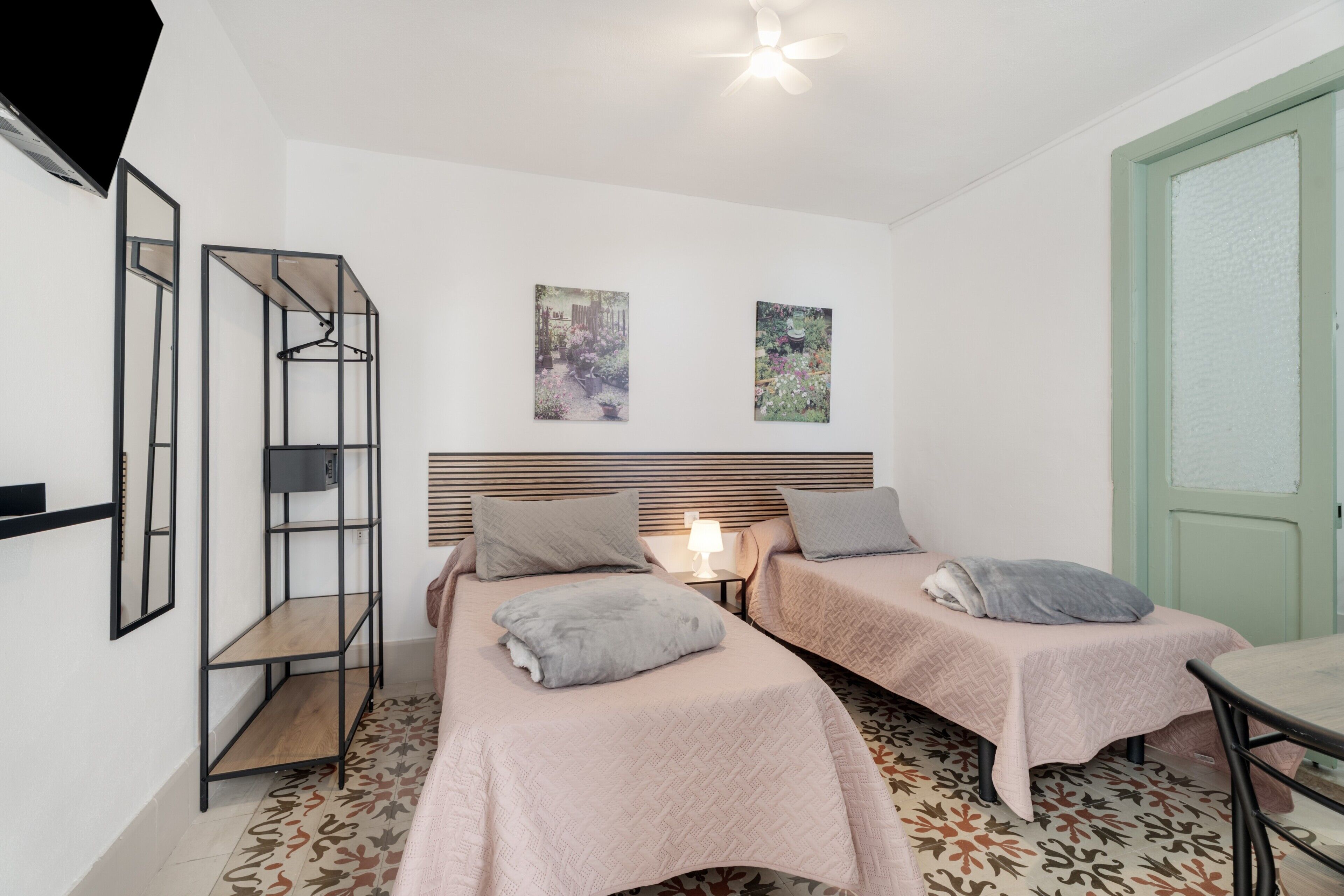 Fer et planche à repasser, Wi-Fi, draps fournis