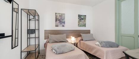 Iron/ironing board, WiFi, bed sheets