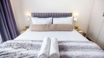 1 bedroom, iron/ironing board, internet, bed sheets