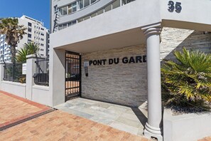 تفاصيل الفندق من الخارج