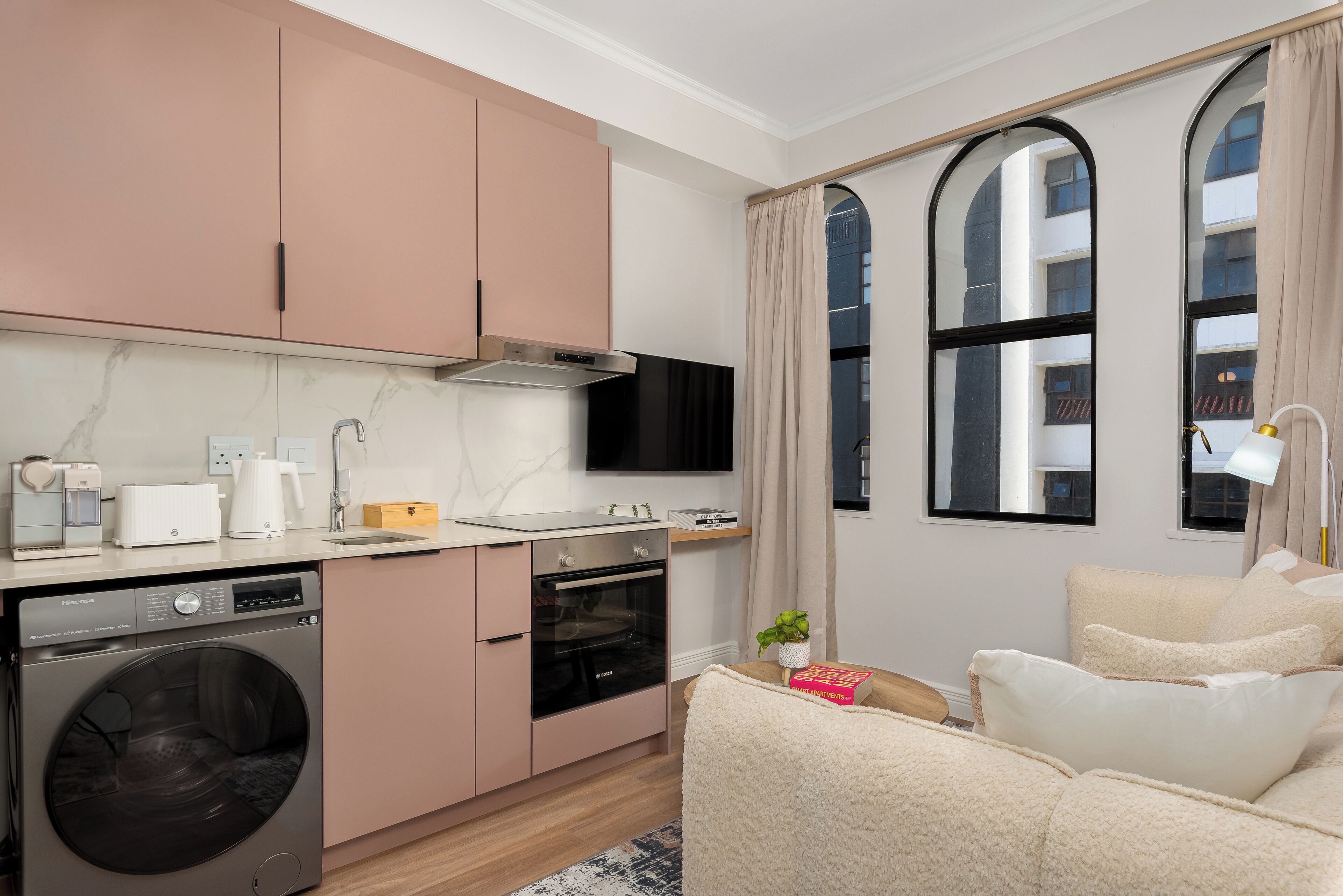 冰箱、微波炉、烤箱、炉灶