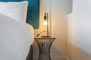 1 bedroom, in-room safe, iron/ironing board, WiFi - Elegant Tokyo Studio | No Loadshedding (Cape Town)