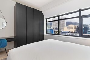 1 bedroom, in-room safe, iron/ironing board, WiFi - Elegant Tokyo Studio | No Loadshedding (Cape Town)