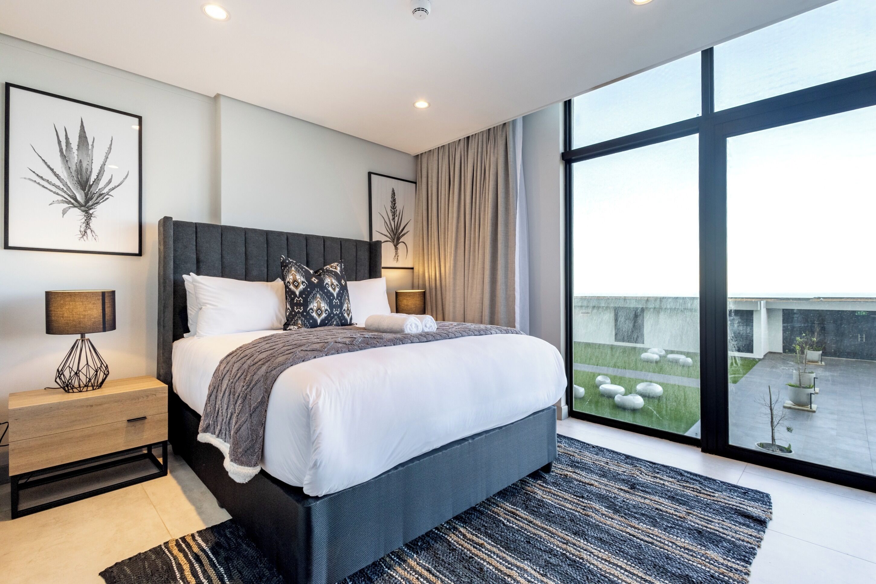 2 عدّة غرف نوم ومكواة/لوح كي وواي فاي وملاءات أسرّة