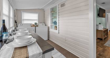 Walk to FL Southern Campus & Lakes |Students Welcome |Bright 1BR Upstairs Apt | BBQ & Pet Friendly