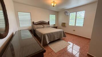 2 soveværelser, gratis Wi-Fi, sengetøj