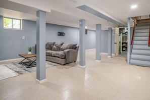 Interior - Mineola Bay Lakeview and Access - Fully Furnished Monthly & Seasonal Rental in Fox Lake (Fox Lake)