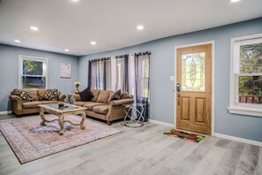 TV - Mineola Bay Lakeview and Access - Fully Furnished Monthly & Seasonal Rental in Fox Lake (Fox Lake)