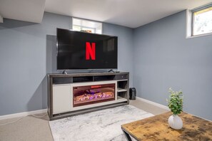 Interior - Mineola Bay Lakeview and Access - Fully Furnished Monthly & Seasonal Rental in Fox Lake (Fox Lake)