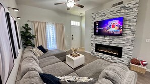Smart TV - Cozy 3BR Near Disney with Pool and Resort Amenities (Kissimmee)