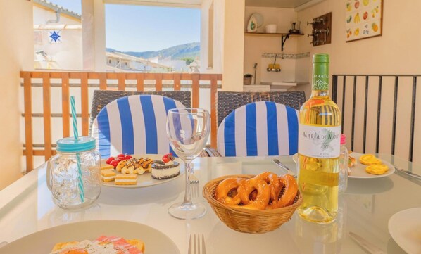 Outdoor dining - Holiday Home 'Casa Guillermo' with Mountain View, Wi-Fi and Air Conditioning (Pollensa)