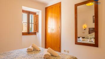 3 slaapkamers, een strijkplank/strijkijzer, wifi, beddengoed