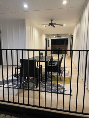 Outdoor dining - Taylor/Samsung SUITEheart (Taylor)