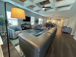 Living area - Taylor/Samsung SUITEheart (Taylor)