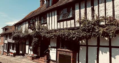 Easter Cottage - Central Rye, Effortless Chic! | Pass the Keys