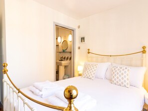 3 bedrooms, iron/ironing board, free WiFi, bed sheets - Easter Cottage - Central Rye, Effortless Chic! | Pass the Keys (Rye)