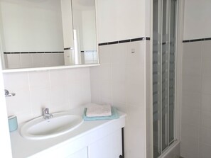 Hårføner og toalettpapir