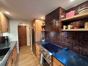 Microondas, horno, parrilla de estufa y lavavajillas 