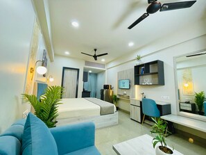 奢华开间 | 笔记本电脑工作区、免费 WiFi