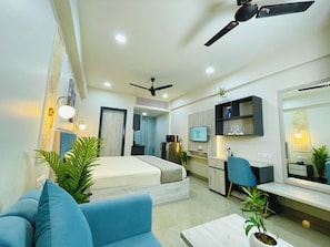 Luksusstudio | Skrivebord for bærbar PC og wi-fi (inkludert)