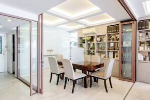 Apartment, 1 Bedroom, Accessible, Garden View | Dining room - Urban Elegance Knightsbridge BTS Bearing (Samut Prakan)