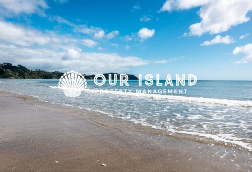 Onetangi Beach House – Walk to the Sand