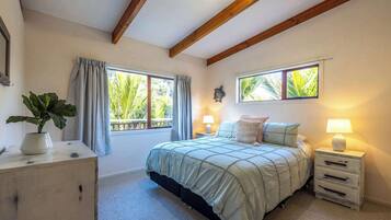 2 bedrooms, iron/ironing board, WiFi, bed sheets