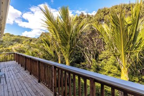 Property grounds - Onetangi Beach House – Walk to the Sand (Waiheke Island)