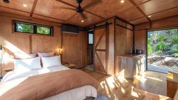 3 habitaciones, tabla de planchar con plancha, wifi y ropa de cama