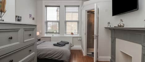 3 bedrooms, individually decorated, individually furnished, free WiFi