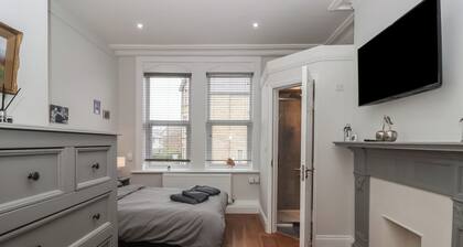 Flat 2 23 Hyde Park Road