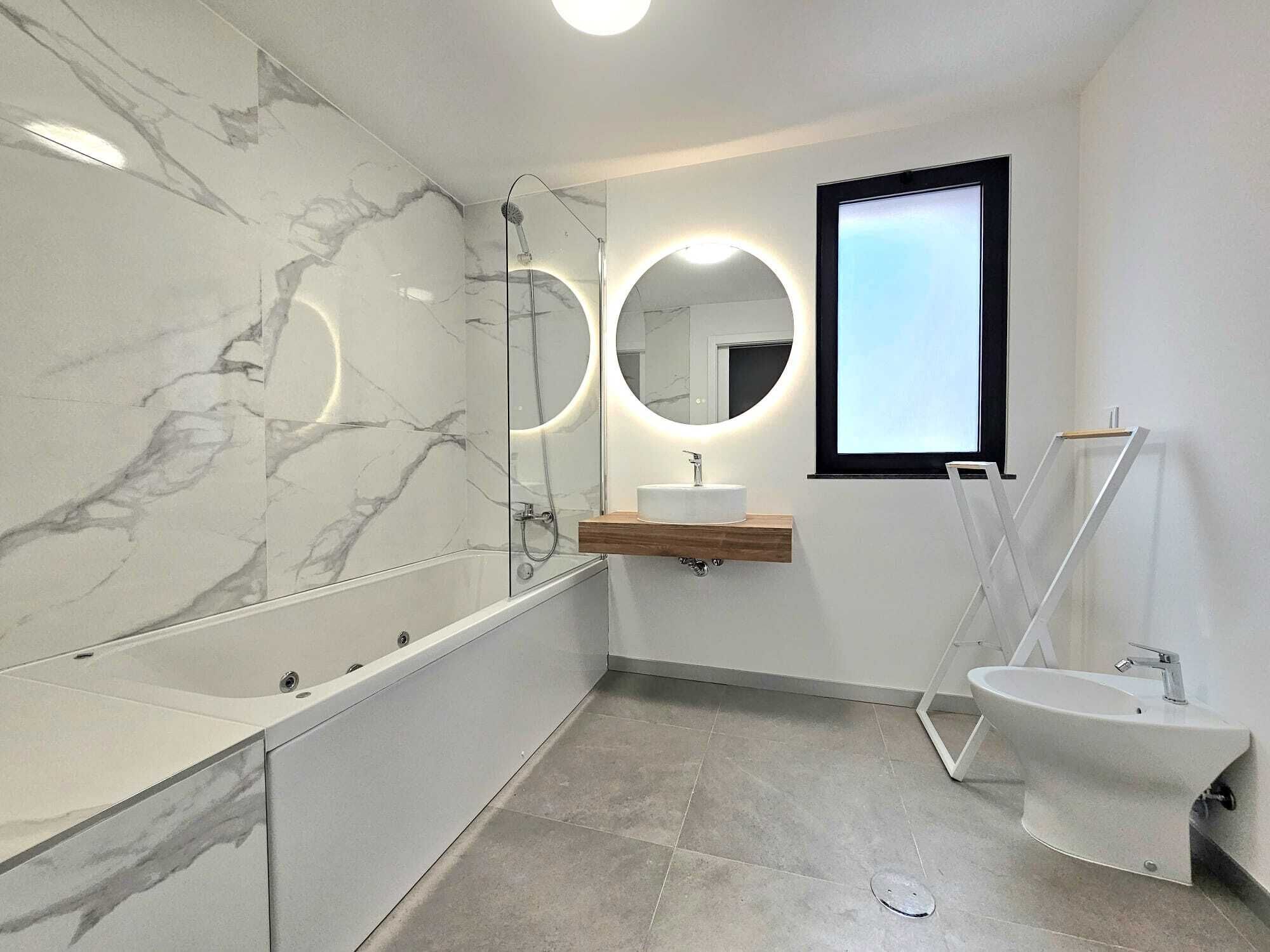 Bruser, boblebadekar, hårtørrer, bidet