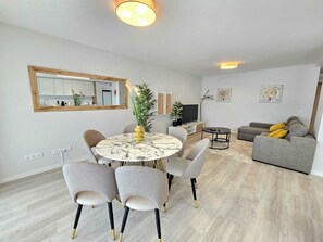 Interior - Sea View Garajau II by Rentallido (Caniço)