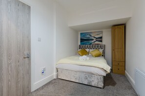 1 bedroom, desk, iron/ironing board, WiFi