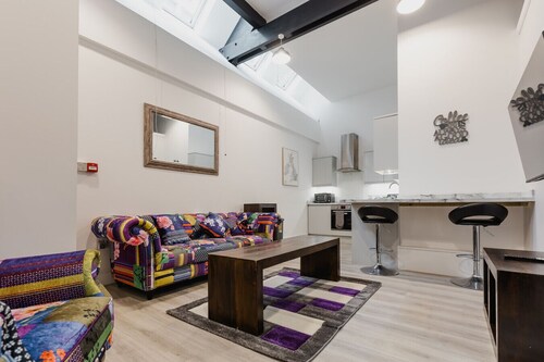 Hullidays》Theatre Hideout Apartment