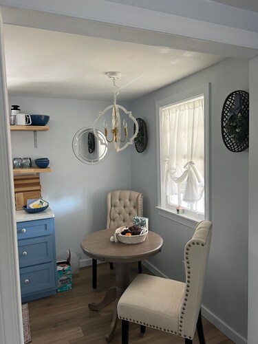 Cozy Top-Floor Hideaway with Small-Town Charm