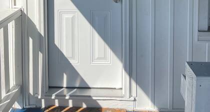 Cozy Top-Floor Hideaway with Small-Town Charm