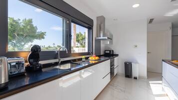 Microwave, dishwasher, coffee/tea maker, cookware/dishes/utensils