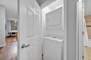 Interior - Central Downtown Condo / Free Parking & Pool Table (Cleveland)