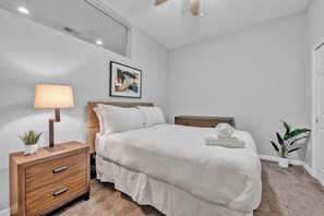 2 habitaciones, tabla de planchar con plancha, internet y ropa de cama 