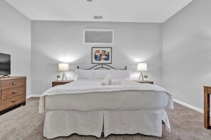 2 makuuhuonetta, silitysrauta/-lauta, internet, vuodevaatteet