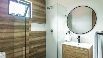 Douche, serviettes fournies