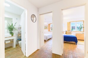 4 chambres, fer et planche à repasser, Wi-Fi, draps fournis