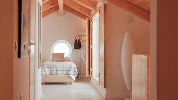 4 dormitoris, planxa i posts de planxar, wifi i roba de llit